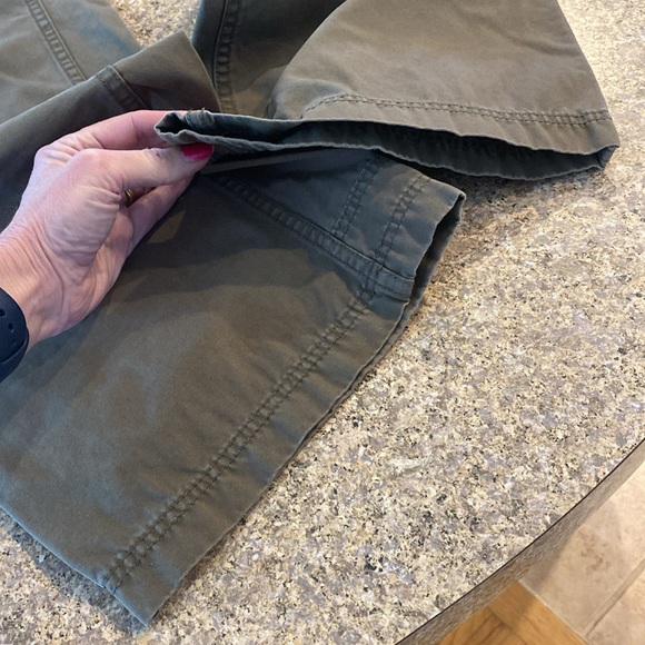 Eastern Mountain Sports Pants BROKEN BUTTON Size 34 But May Run Smaller - Picture 7 of 17
